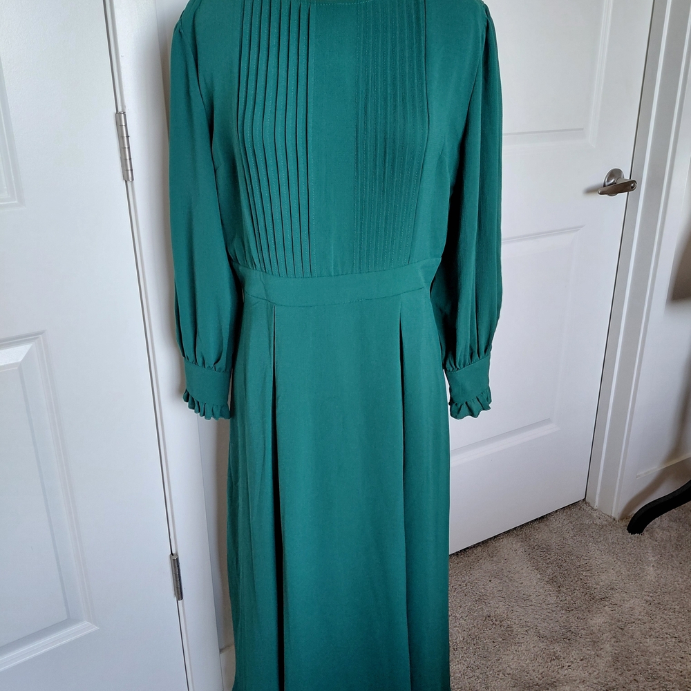 Elegant Green Pleated Dress
